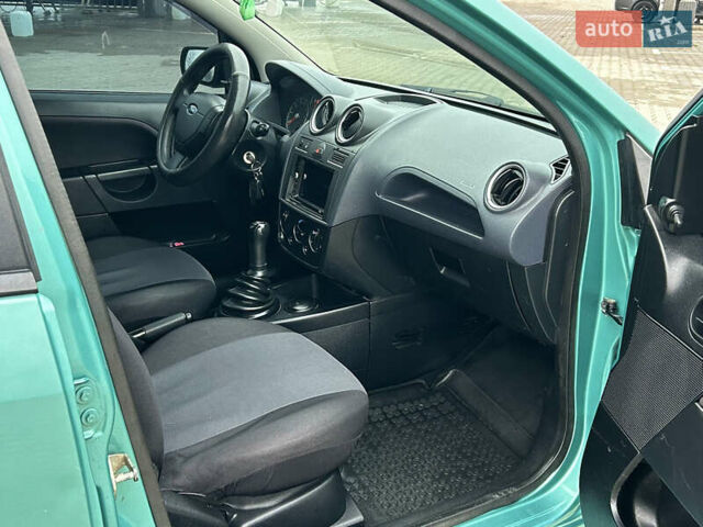 Зеленый Форд Фиеста, объемом двигателя 1.3 л и пробегом 235 тыс. км за 3700 $, фото 10 на Automoto.ua