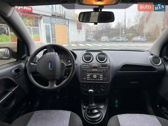 Зеленый Форд Фиеста, объемом двигателя 1.3 л и пробегом 143 тыс. км за 4500 $, фото 4 на Automoto.ua