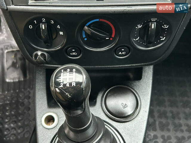 Зеленый Форд Фиеста, объемом двигателя 1.3 л и пробегом 235 тыс. км за 3700 $, фото 19 на Automoto.ua