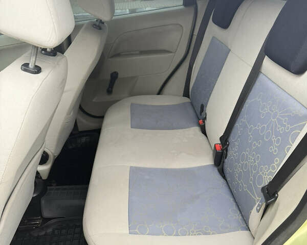 Зеленый Форд Фиеста, объемом двигателя 1.3 л и пробегом 250 тыс. км за 3700 $, фото 6 на Automoto.ua