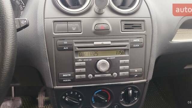 Зеленый Форд Фиеста, объемом двигателя 1.39 л и пробегом 163 тыс. км за 4300 $, фото 8 на Automoto.ua