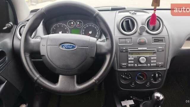 Зеленый Форд Фиеста, объемом двигателя 1.39 л и пробегом 163 тыс. км за 4300 $, фото 6 на Automoto.ua