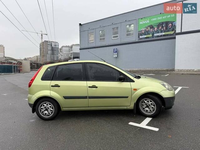 Зеленый Форд Фиеста, объемом двигателя 1.3 л и пробегом 143 тыс. км за 4500 $, фото 2 на Automoto.ua