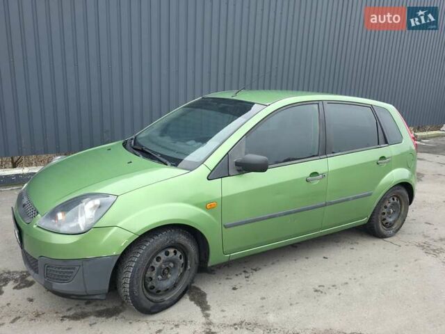 Зеленый Форд Фиеста, объемом двигателя 1.4 л и пробегом 249 тыс. км за 3500 $, фото 5 на Automoto.ua