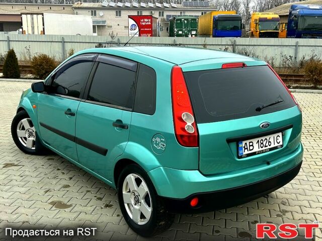 Зеленый Форд Фиеста, объемом двигателя 1.3 л и пробегом 235 тыс. км за 3700 $, фото 1 на Automoto.ua