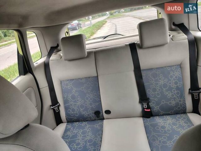 Зелений Форд Фієста, об'ємом двигуна 1.24 л та пробігом 267 тис. км за 2900 $, фото 27 на Automoto.ua
