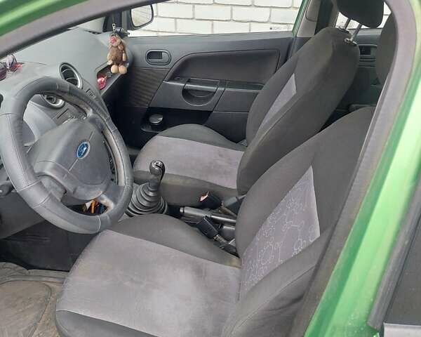 Зелений Форд Фієста, об'ємом двигуна 1.24 л та пробігом 197 тис. км за 3050 $, фото 4 на Automoto.ua