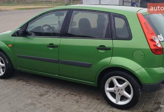 Зеленый Форд Фиеста, объемом двигателя 1.39 л и пробегом 163 тыс. км за 4300 $, фото 1 на Automoto.ua