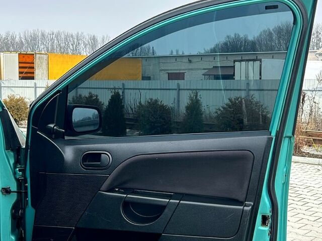 Зеленый Форд Фиеста, объемом двигателя 1.3 л и пробегом 235 тыс. км за 3700 $, фото 7 на Automoto.ua