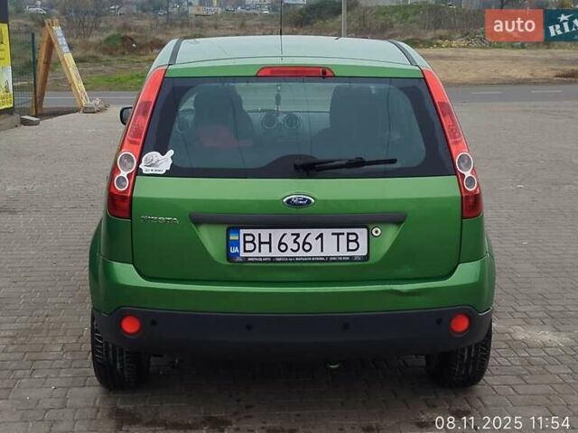 Зеленый Форд Фиеста, объемом двигателя 1.39 л и пробегом 163 тыс. км за 4300 $, фото 2 на Automoto.ua