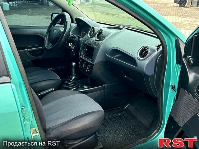 Зеленый Форд Фиеста, объемом двигателя 1.3 л и пробегом 235 тыс. км за 3700 $, фото 6 на Automoto.ua