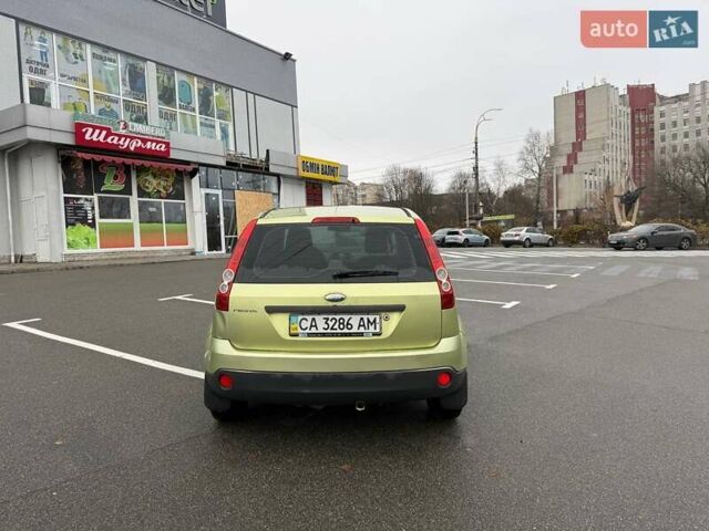 Зеленый Форд Фиеста, объемом двигателя 1.3 л и пробегом 143 тыс. км за 4500 $, фото 5 на Automoto.ua