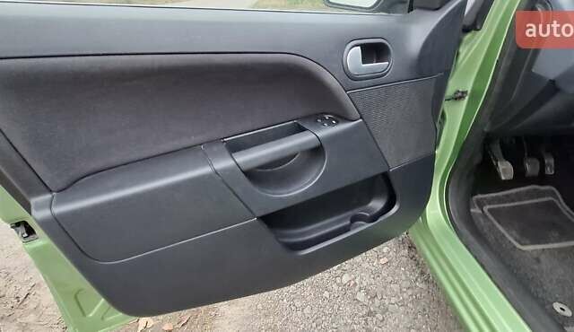Зеленый Форд Фиеста, объемом двигателя 1.4 л и пробегом 175 тыс. км за 4400 $, фото 11 на Automoto.ua