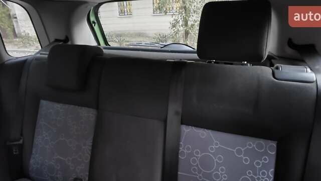 Зелений Форд Фієста, об'ємом двигуна 1.4 л та пробігом 88 тис. км за 4500 $, фото 7 на Automoto.ua