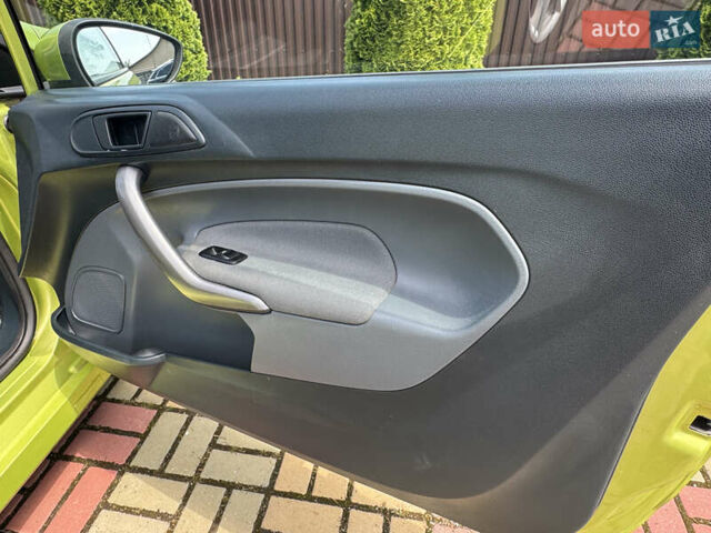 Зеленый Форд Фиеста, объемом двигателя 1.4 л и пробегом 295 тыс. км за 4500 $, фото 14 на Automoto.ua
