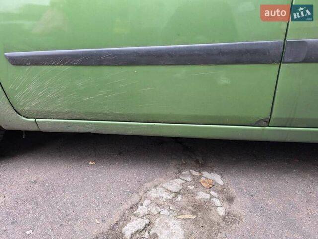 Зеленый Форд Фиеста, объемом двигателя 1.4 л и пробегом 180 тыс. км за 3300 $, фото 5 на Automoto.ua