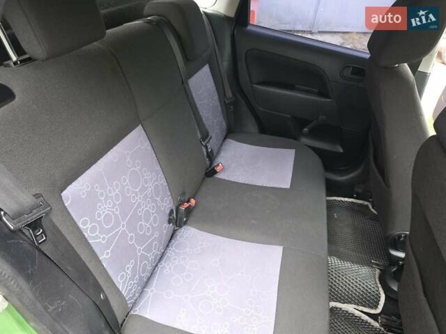 Зеленый Форд Фиеста, объемом двигателя 1.4 л и пробегом 180 тыс. км за 3300 $, фото 13 на Automoto.ua