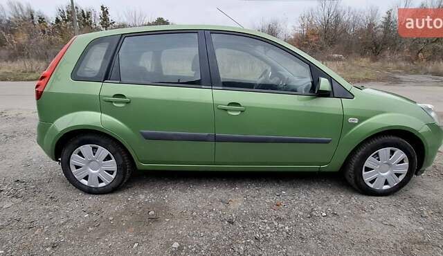 Зеленый Форд Фиеста, объемом двигателя 1.4 л и пробегом 175 тыс. км за 4400 $, фото 6 на Automoto.ua
