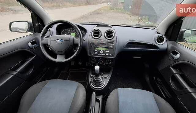 Зеленый Форд Фиеста, объемом двигателя 1.4 л и пробегом 175 тыс. км за 4400 $, фото 8 на Automoto.ua