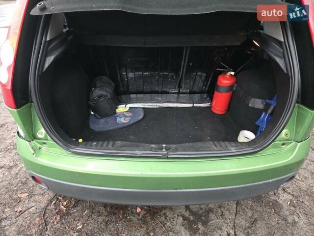 Зеленый Форд Фиеста, объемом двигателя 1.39 л и пробегом 182 тыс. км за 3000 $, фото 16 на Automoto.ua