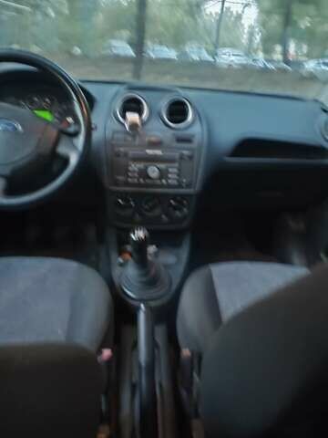 Зелений Форд Фієста, об'ємом двигуна 1.4 л та пробігом 88 тис. км за 4500 $, фото 4 на Automoto.ua