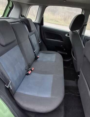 Зеленый Форд Фиеста, объемом двигателя 1.4 л и пробегом 175 тыс. км за 4400 $, фото 9 на Automoto.ua