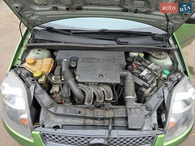 Зеленый Форд Фиеста, объемом двигателя 1.4 л и пробегом 180 тыс. км за 3300 $, фото 11 на Automoto.ua