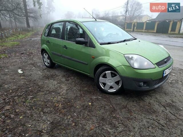 Зеленый Форд Фиеста, объемом двигателя 1.39 л и пробегом 182 тыс. км за 3000 $, фото 4 на Automoto.ua
