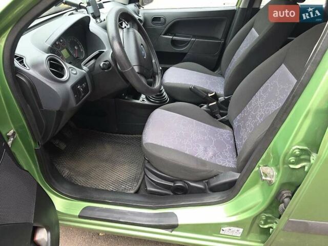 Зеленый Форд Фиеста, объемом двигателя 1.4 л и пробегом 180 тыс. км за 3300 $, фото 21 на Automoto.ua