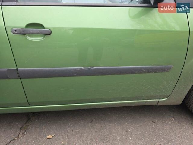 Зеленый Форд Фиеста, объемом двигателя 1.4 л и пробегом 180 тыс. км за 3300 $, фото 8 на Automoto.ua