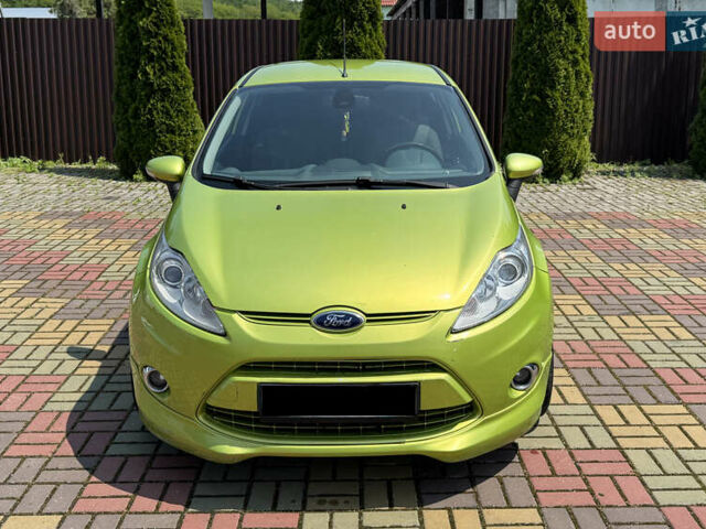 Зеленый Форд Фиеста, объемом двигателя 1.4 л и пробегом 295 тыс. км за 4500 $, фото 1 на Automoto.ua