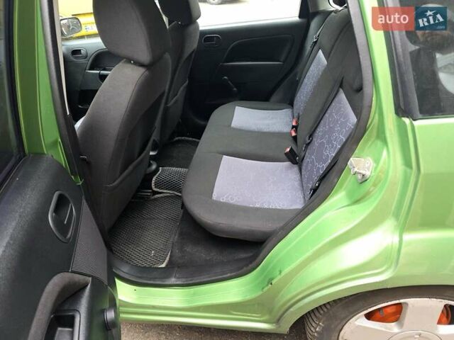 Зеленый Форд Фиеста, объемом двигателя 1.4 л и пробегом 180 тыс. км за 3300 $, фото 20 на Automoto.ua
