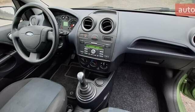 Зеленый Форд Фиеста, объемом двигателя 1.4 л и пробегом 175 тыс. км за 4400 $, фото 12 на Automoto.ua