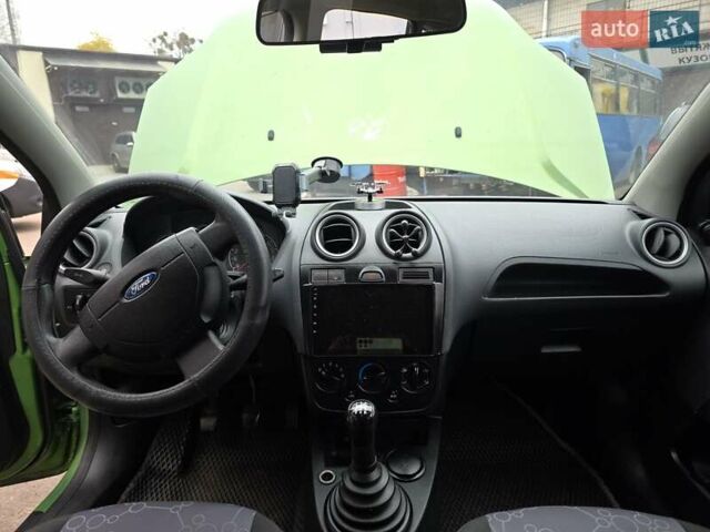 Зеленый Форд Фиеста, объемом двигателя 1.4 л и пробегом 180 тыс. км за 3300 $, фото 24 на Automoto.ua