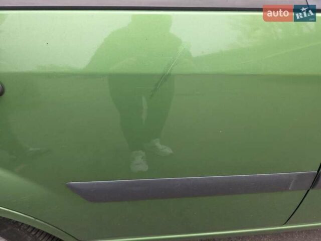 Зеленый Форд Фиеста, объемом двигателя 1.4 л и пробегом 180 тыс. км за 3300 $, фото 1 на Automoto.ua