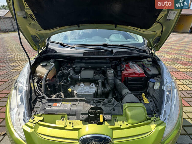 Зеленый Форд Фиеста, объемом двигателя 1.4 л и пробегом 295 тыс. км за 4500 $, фото 17 на Automoto.ua