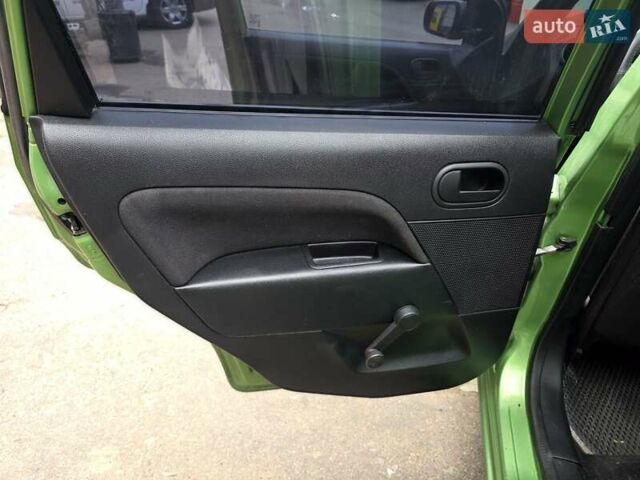 Зеленый Форд Фиеста, объемом двигателя 1.4 л и пробегом 180 тыс. км за 3300 $, фото 25 на Automoto.ua