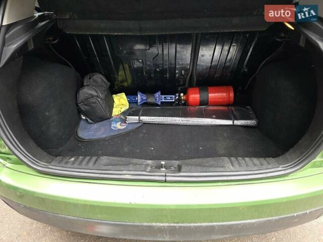 Зеленый Форд Фиеста, объемом двигателя 1.4 л и пробегом 180 тыс. км за 3300 $, фото 22 на Automoto.ua