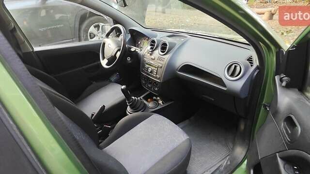 Зелений Форд Фієста, об'ємом двигуна 1.4 л та пробігом 88 тис. км за 4500 $, фото 5 на Automoto.ua