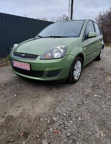 Зеленый Форд Фиеста, объемом двигателя 1.4 л и пробегом 175 тыс. км за 4400 $, фото 2 на Automoto.ua