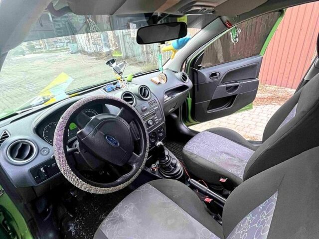 Зеленый Форд Фиеста, объемом двигателя 1.4 л и пробегом 199 тыс. км за 3200 $, фото 7 на Automoto.ua