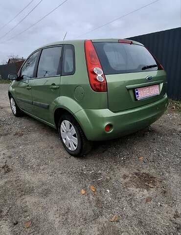 Зеленый Форд Фиеста, объемом двигателя 1.4 л и пробегом 175 тыс. км за 4400 $, фото 4 на Automoto.ua