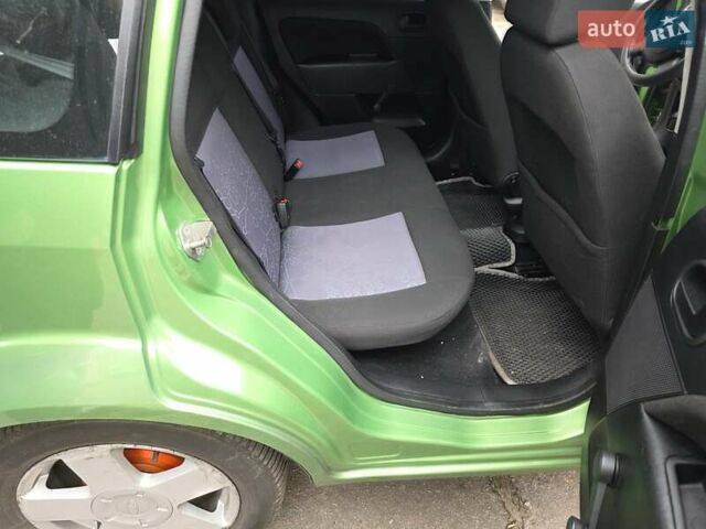Зеленый Форд Фиеста, объемом двигателя 1.4 л и пробегом 180 тыс. км за 3300 $, фото 17 на Automoto.ua