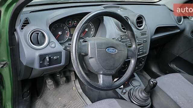 Зелений Форд Фієста, об'ємом двигуна 1.4 л та пробігом 88 тис. км за 4500 $, фото 6 на Automoto.ua