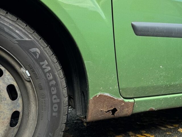 Форд Фиеста 2008 в Киеве на Automoto.ua Зеленый Форд Фиеста, объемом двигателя 1.4 л и пробегом 200 тыс. км за 2500 $, фото 9 на Automoto.ua