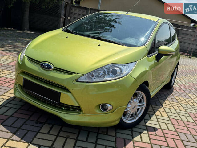 Зеленый Форд Фиеста, объемом двигателя 1.4 л и пробегом 295 тыс. км за 4500 $, фото 2 на Automoto.ua