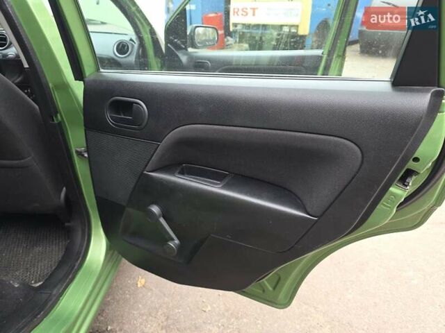 Зеленый Форд Фиеста, объемом двигателя 1.4 л и пробегом 180 тыс. км за 3300 $, фото 16 на Automoto.ua