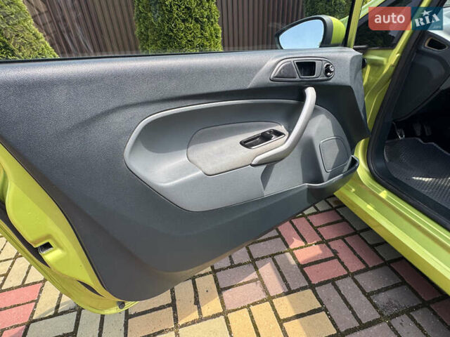Зеленый Форд Фиеста, объемом двигателя 1.4 л и пробегом 295 тыс. км за 4500 $, фото 13 на Automoto.ua