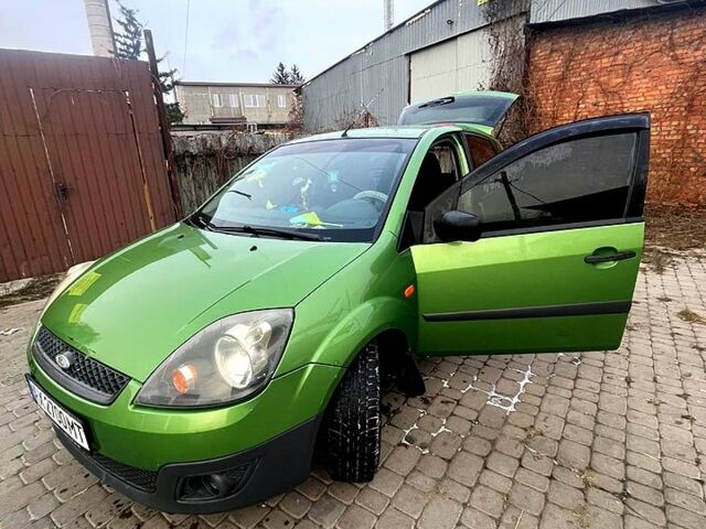 Зеленый Форд Фиеста, объемом двигателя 1.4 л и пробегом 199 тыс. км за 3200 $, фото 1 на Automoto.ua