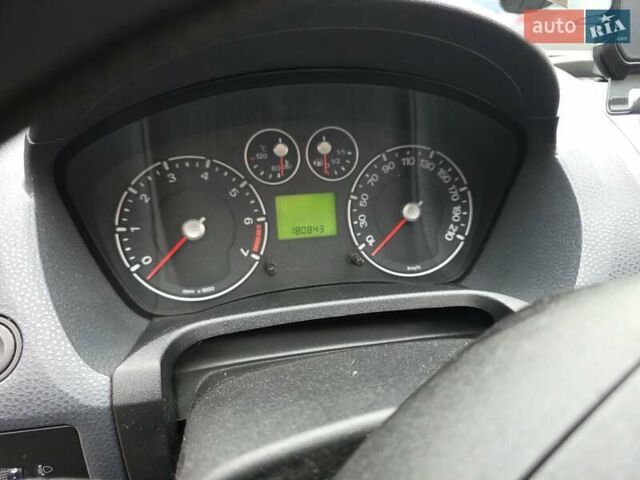 Зеленый Форд Фиеста, объемом двигателя 1.4 л и пробегом 180 тыс. км за 3300 $, фото 7 на Automoto.ua